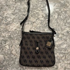 Vintage Dooney & Bourke crossbody